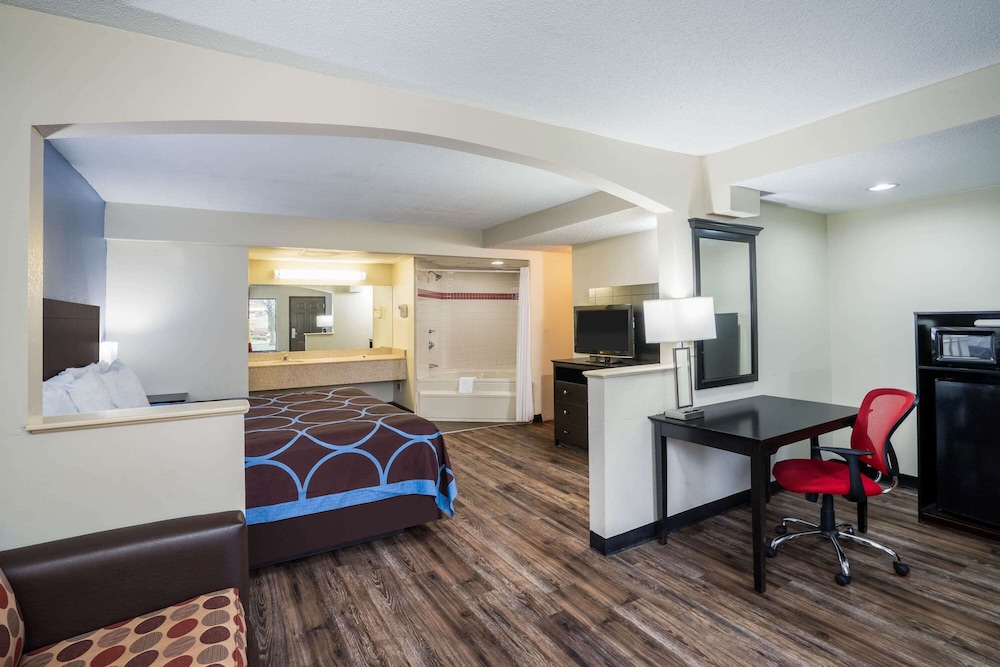 Days Inn By Wyndham Clarksville North 48/63