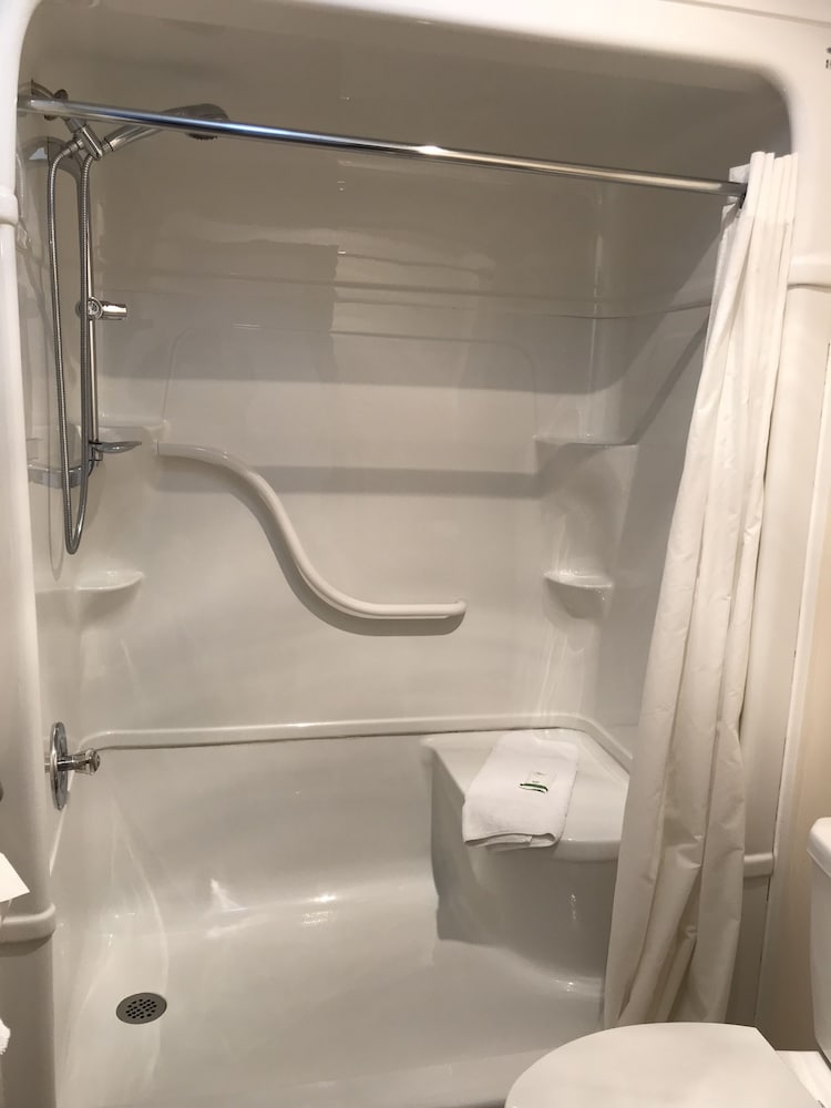 Travelodge by Wyndham Salmon Arm 13/40