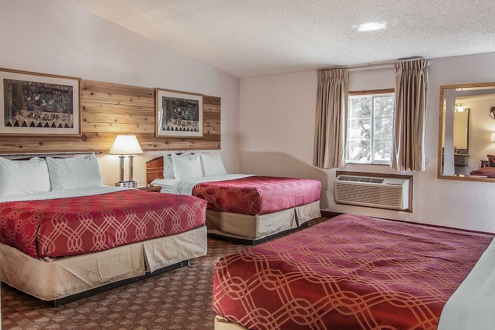 Econo Lodge Inn & Suites Madras 18/41