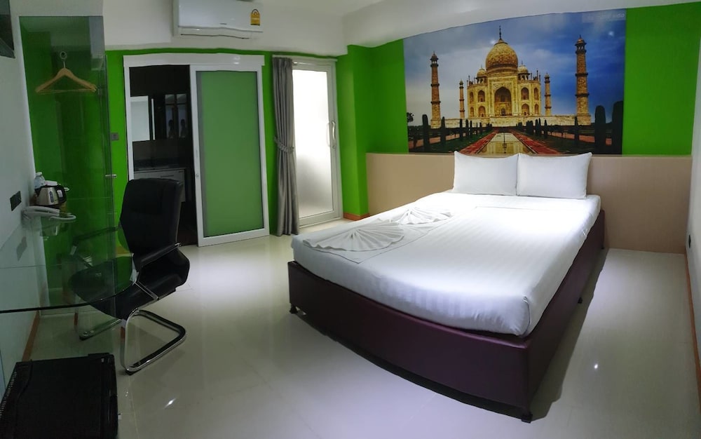 Blue Orchids Hotel 13/66