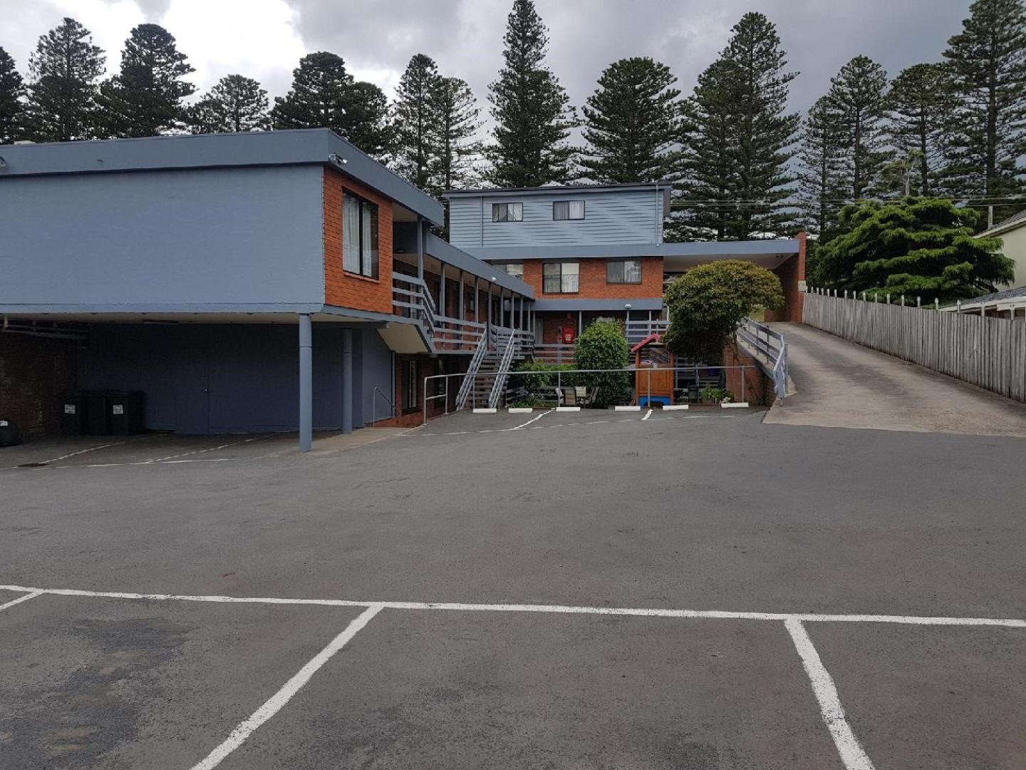 Mahogany Motel 26/29