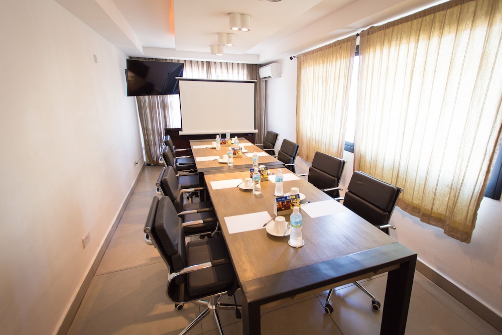 Swiss Spirit Hotel And Suites Freetown 42/47