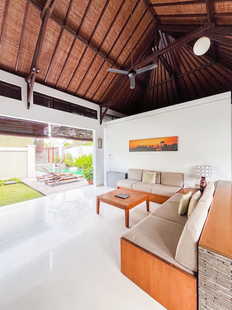 PRADHA VILLAS SEMINYAK 44/63