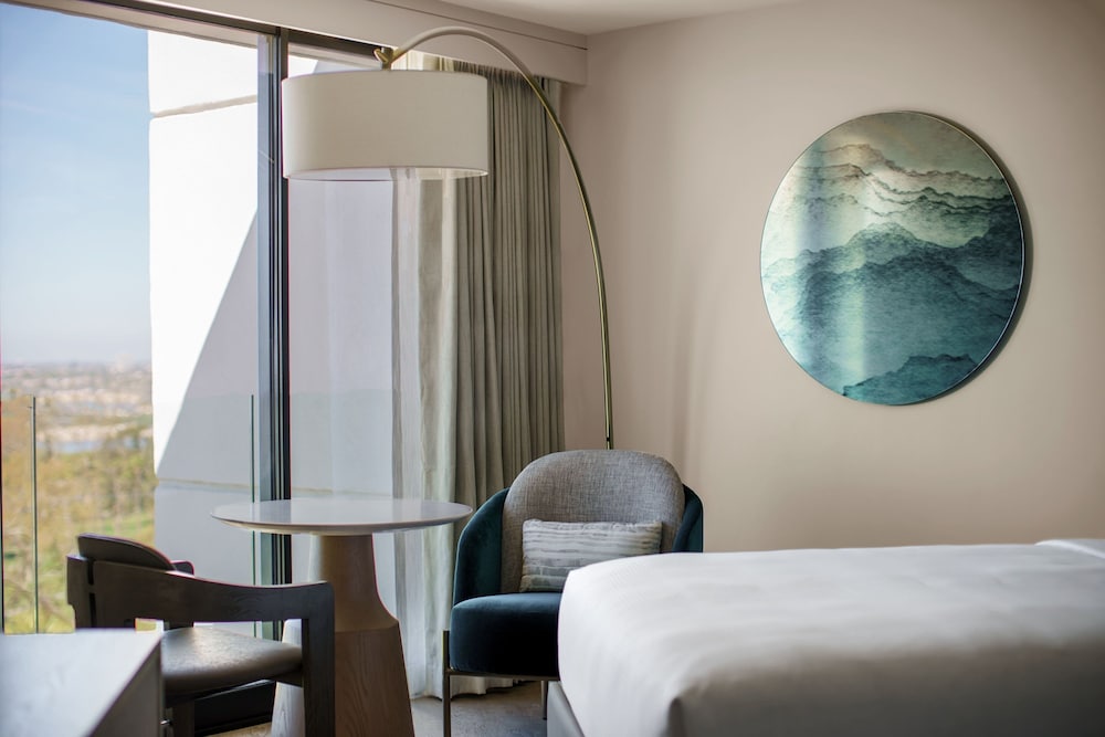 غرفة بسريرين كوين بإطلالة على البحر، VEA Newport Beach, A Marriott Resort & Spa 2/3