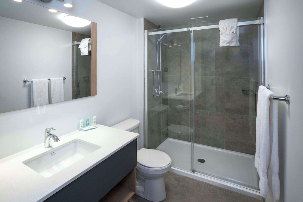 جناح بسريرين كوين مع أريكة، Quality Inn Quebec City 8/9