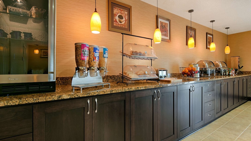 Best Western Plus Grand Manor Inn 33/43