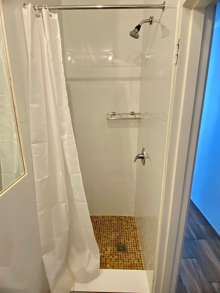 Midtown Rentals At The Four Seasons 36/38