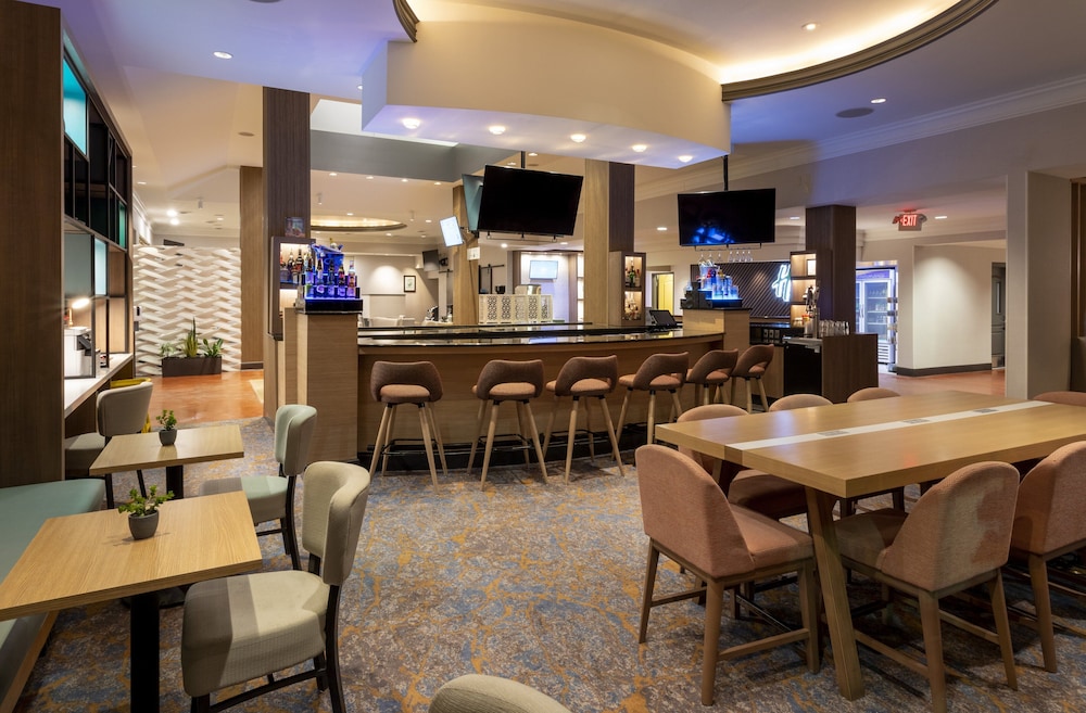 Holiday Inn Hotel Suites Maple Grove Nw Mpls Arbor Lks 62/76
