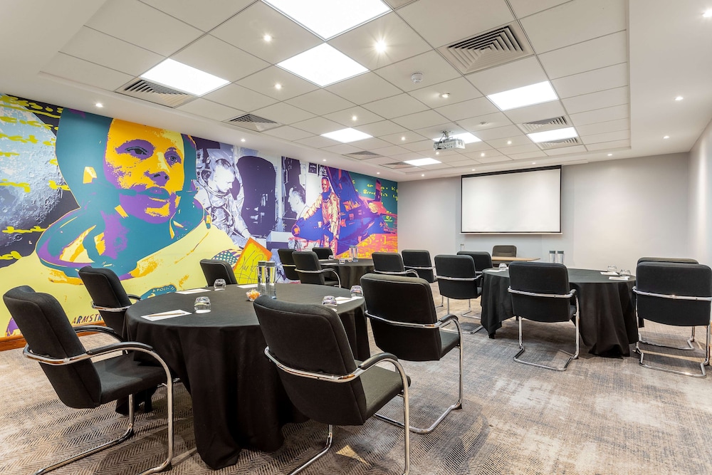 Radisson Hotel and Conference Centre London Heathrow 39/49