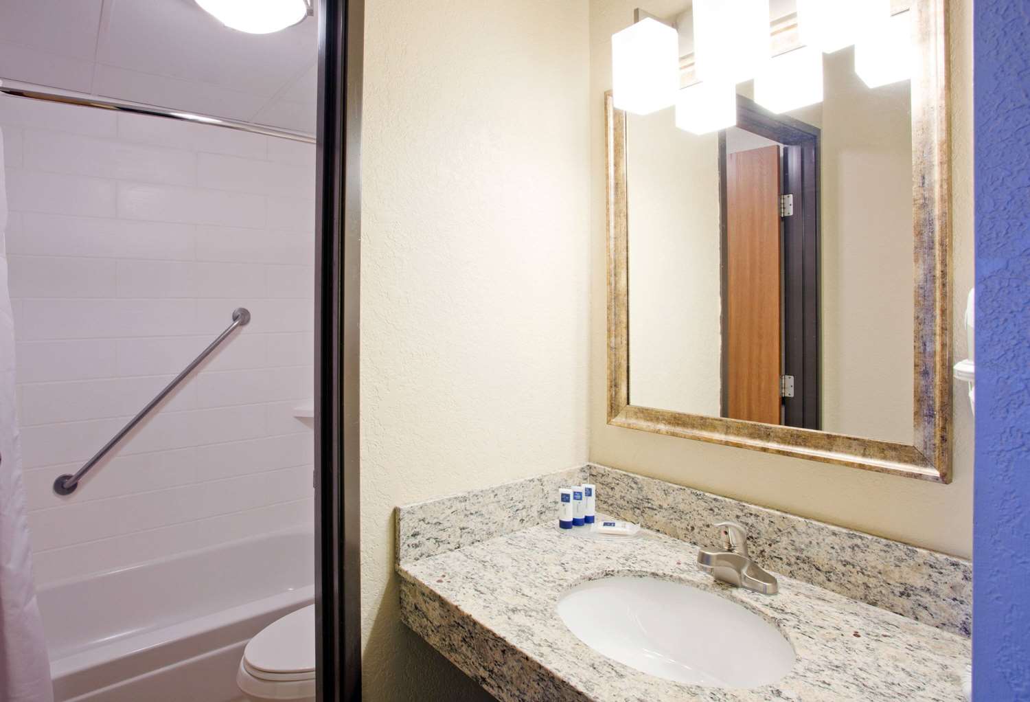 AmericInn by Wyndham Alexandria 36/36