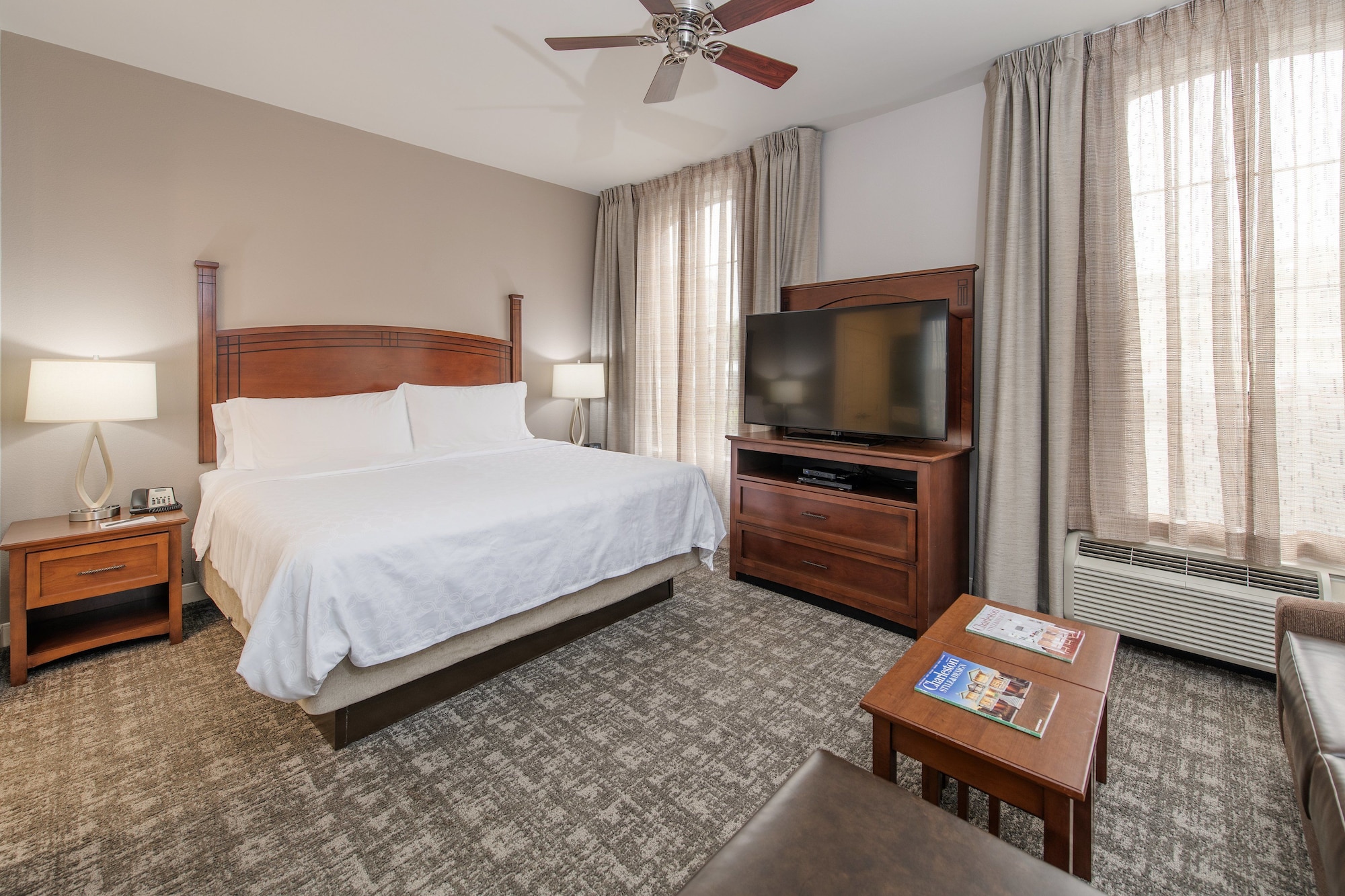 Studio, Suite, King Bed, Kitchen