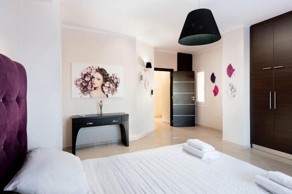 Kronos Villas 12/27