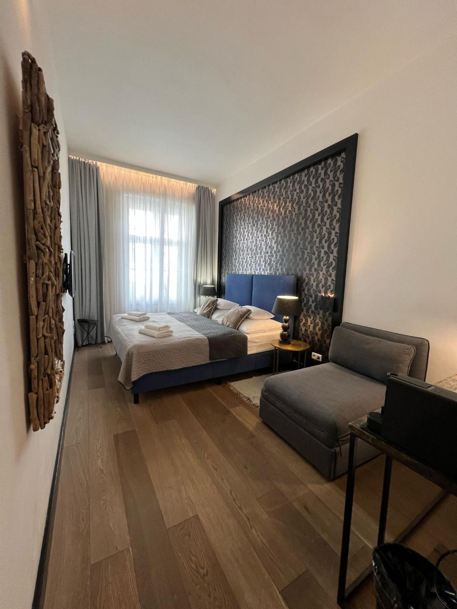 Design, Queen Bed