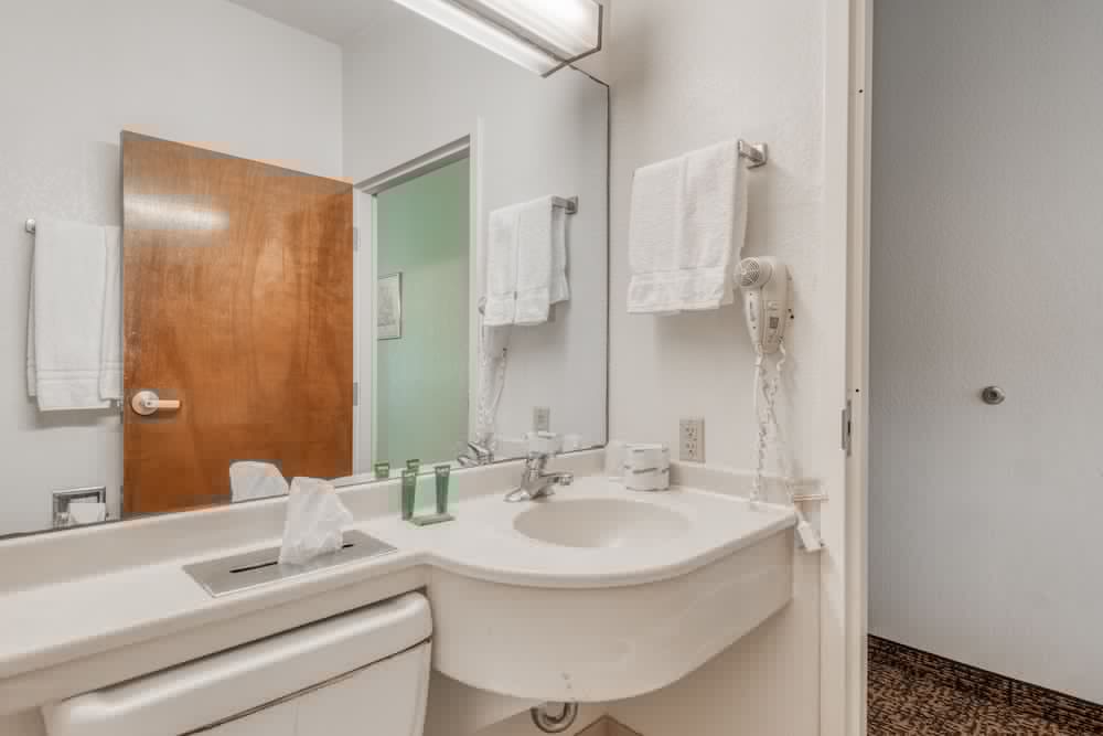 Trident Inn And Suites 30/60