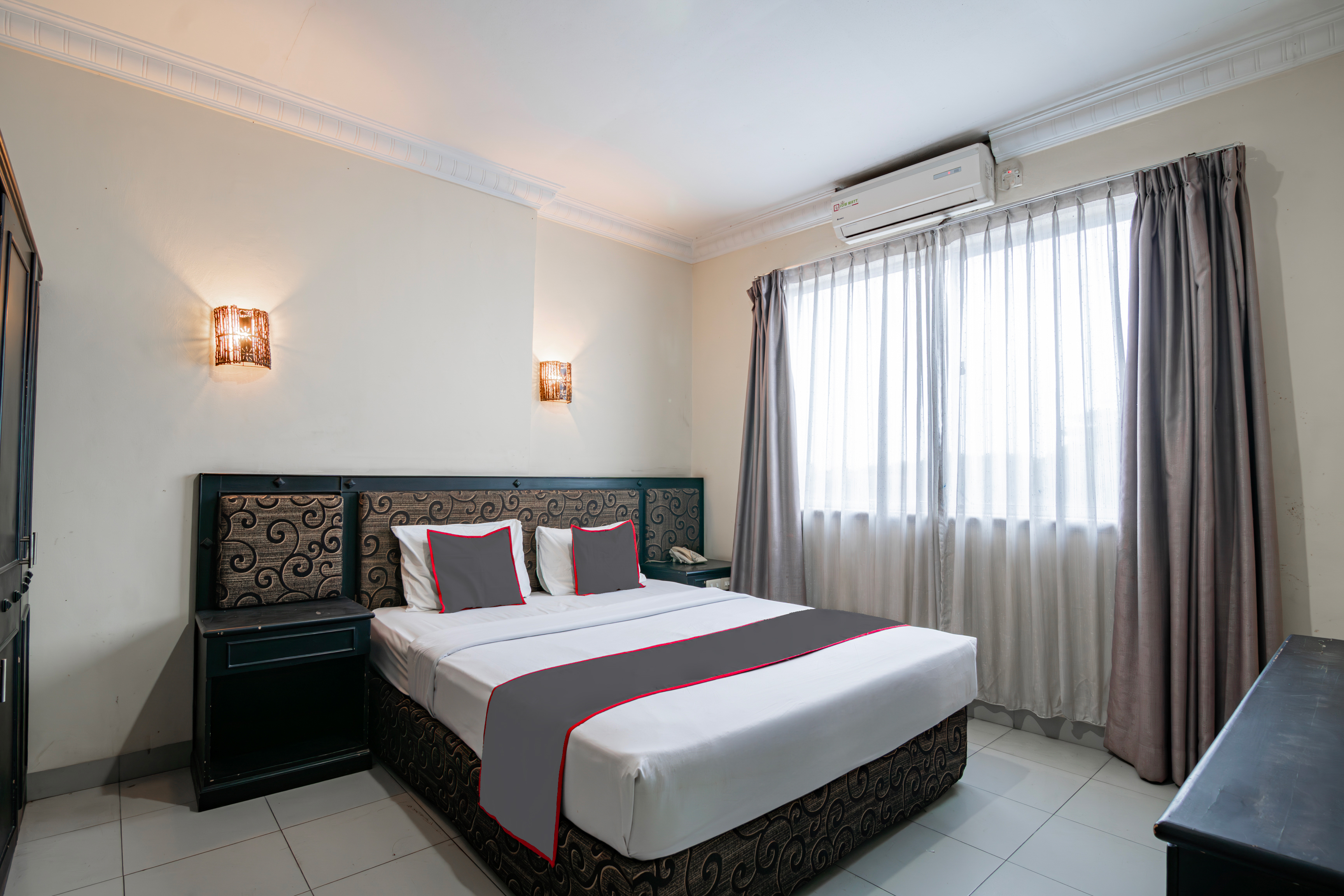 Collection O Senapelan Near Rsud Petala Bumi Formerly De Town Hotel 25/54