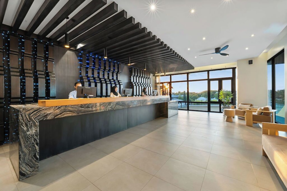 HOTEL IKON PHUKET 10/76