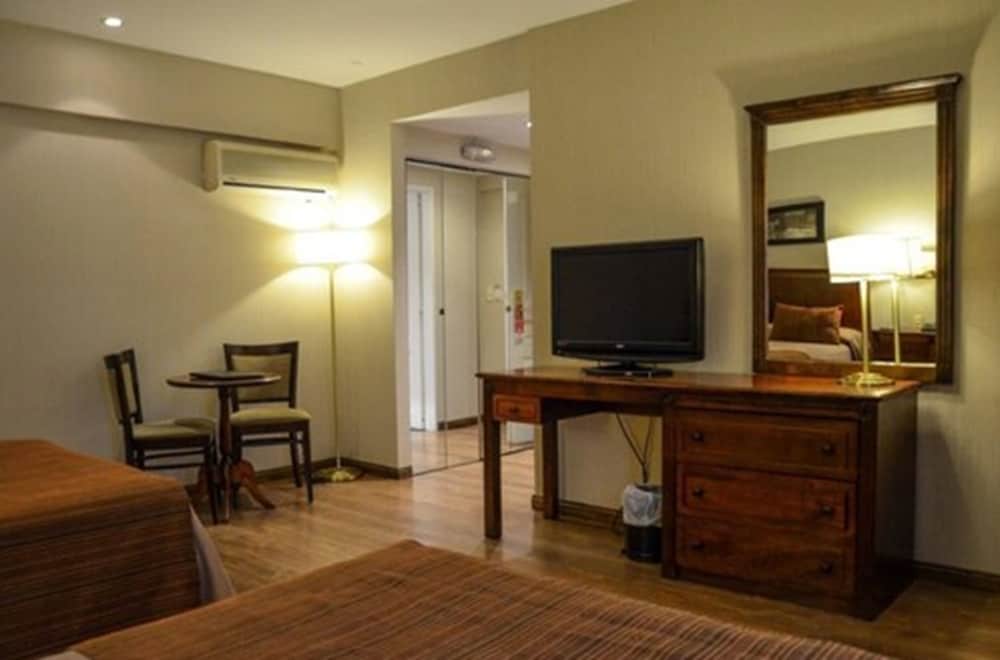 Howard Johnson by Wyndham San Pedro 25/29