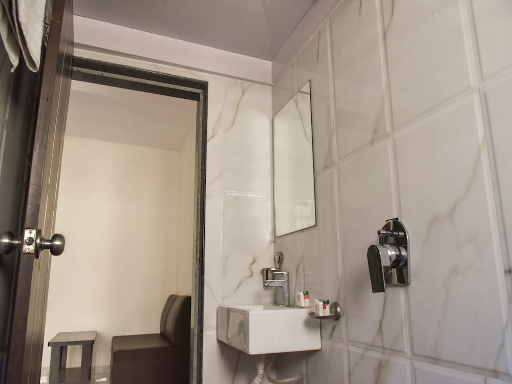Oyo 12854 Hotel Sahara Inn 20/20