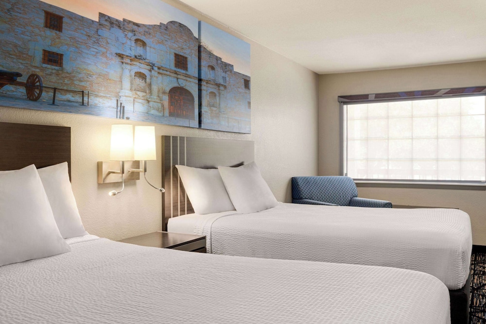 STANDARD, 2 QUEEN BEDS