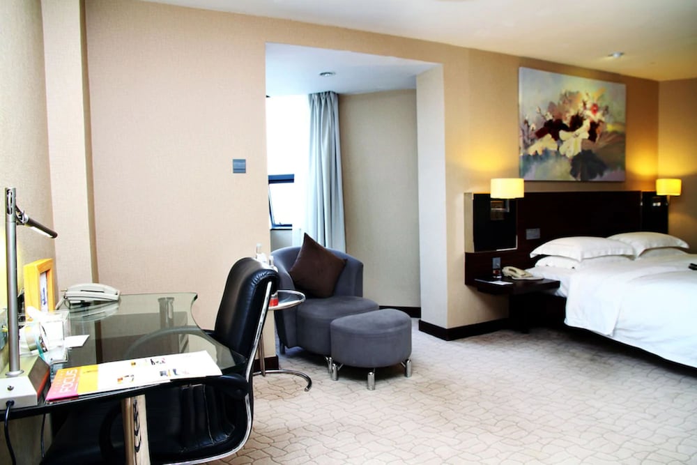 The Pavilion Hotel 34/50