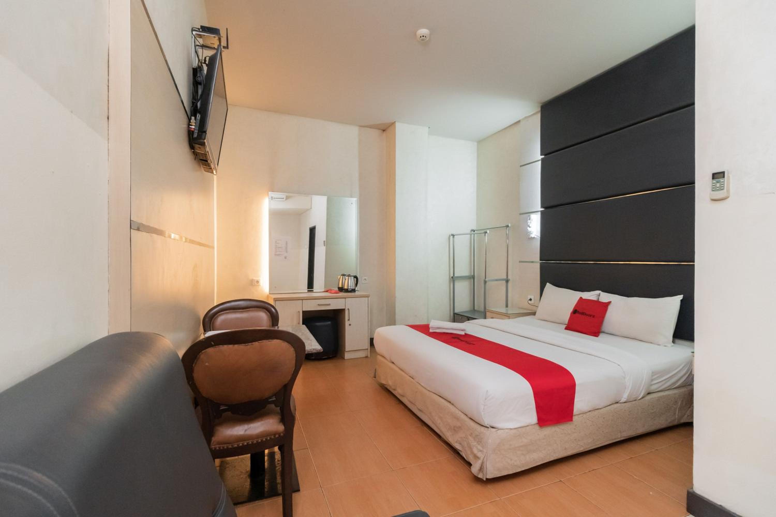 OYO 180 Hotel Mirah (Mirah Hotel) 18/55
