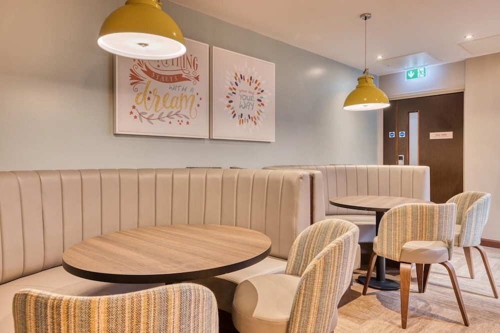 Premier Inn Dublin City Centre (Temple Bar) hotel 32/35