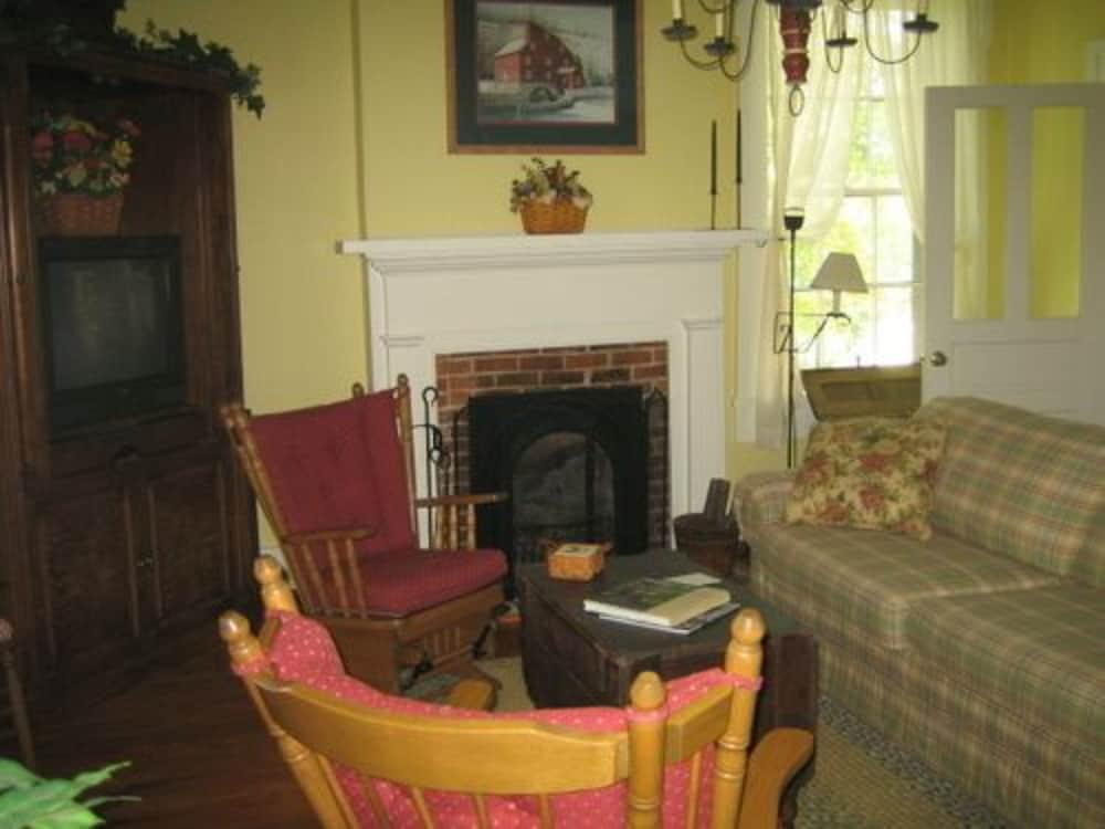 The Pines of Dresden Bed and Breakfast 5/50