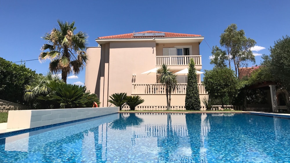 VILA KETI 5/50