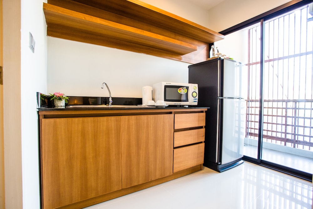 Crystal Jade Hotel 10/65