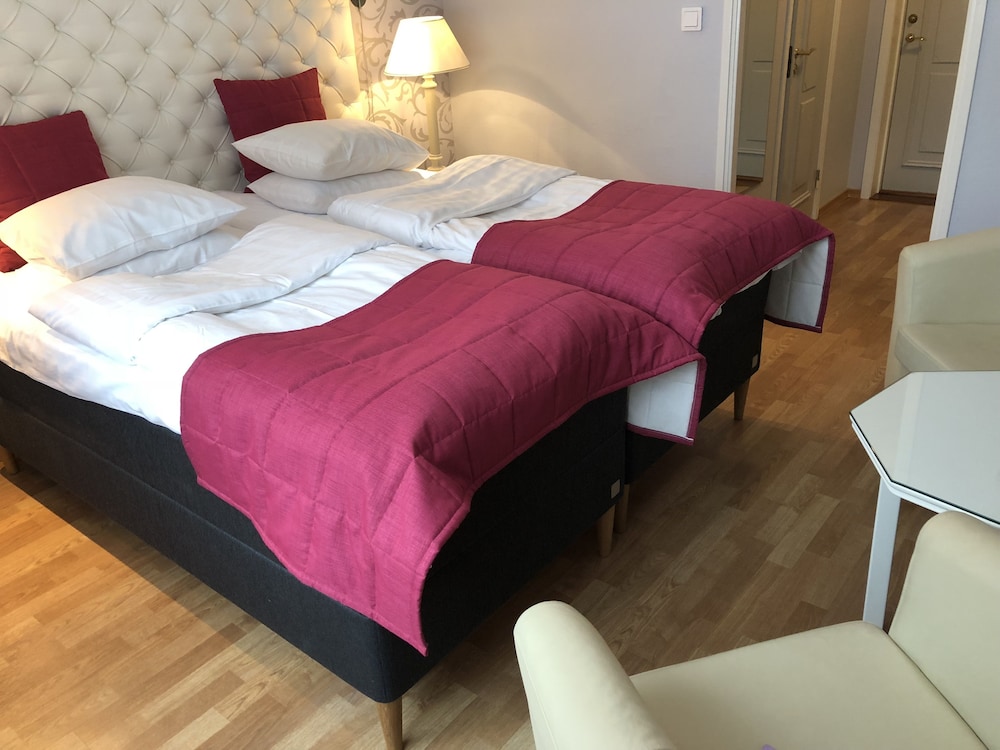Sundbyholms Slott 12/50