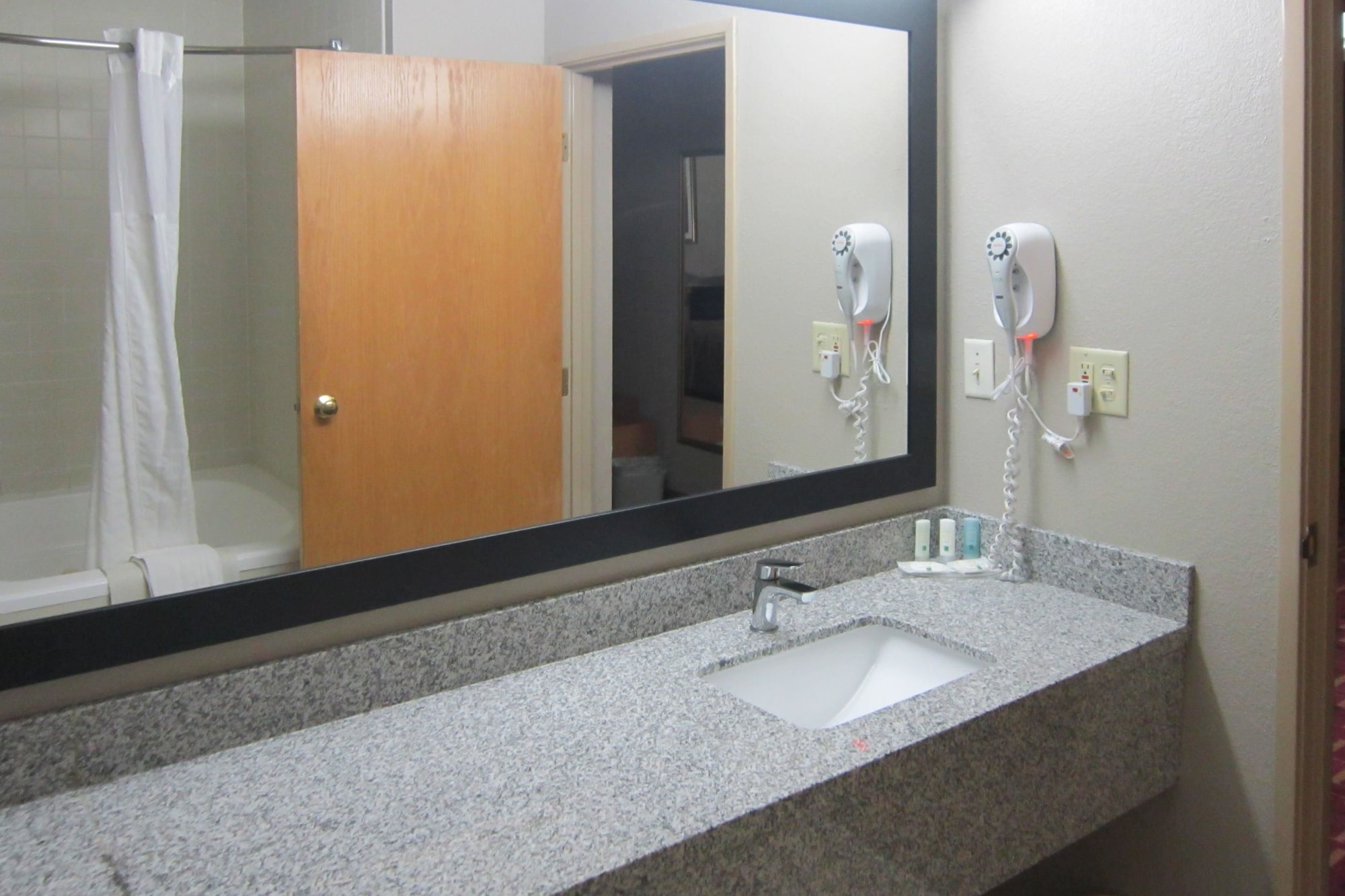 Room, King Bed, Ground Floor, Quality Inn Nashville Bloomington 4/7