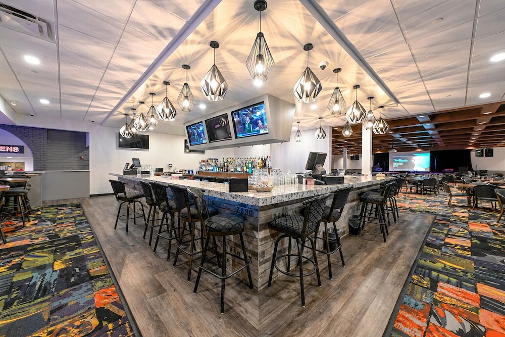 Service Plus Inn and Suites - Grande Prairie 46/62