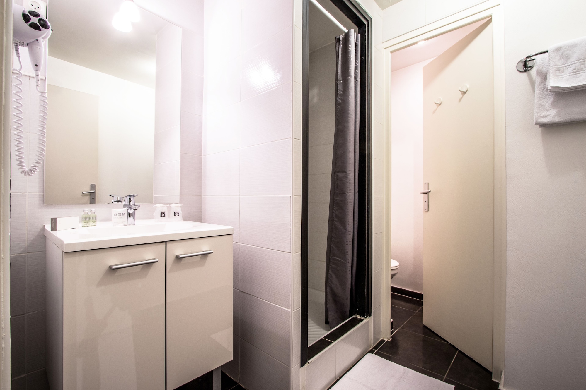 غرفة قياسية ثلاثية بثلاثة أسرّة، COMFORT HOTEL ACTUEL CHAMBERY CENTRE 5/6