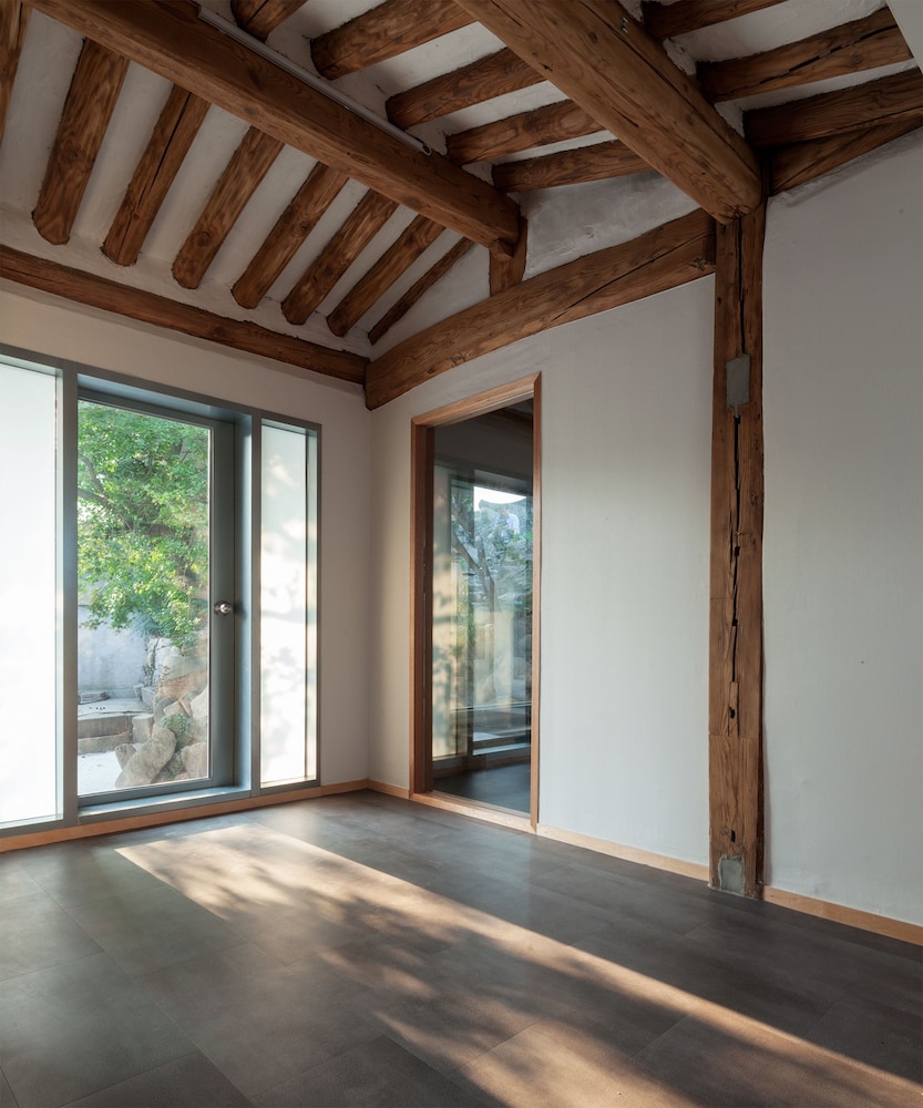 Hanok Residence Hotel Side 44/53