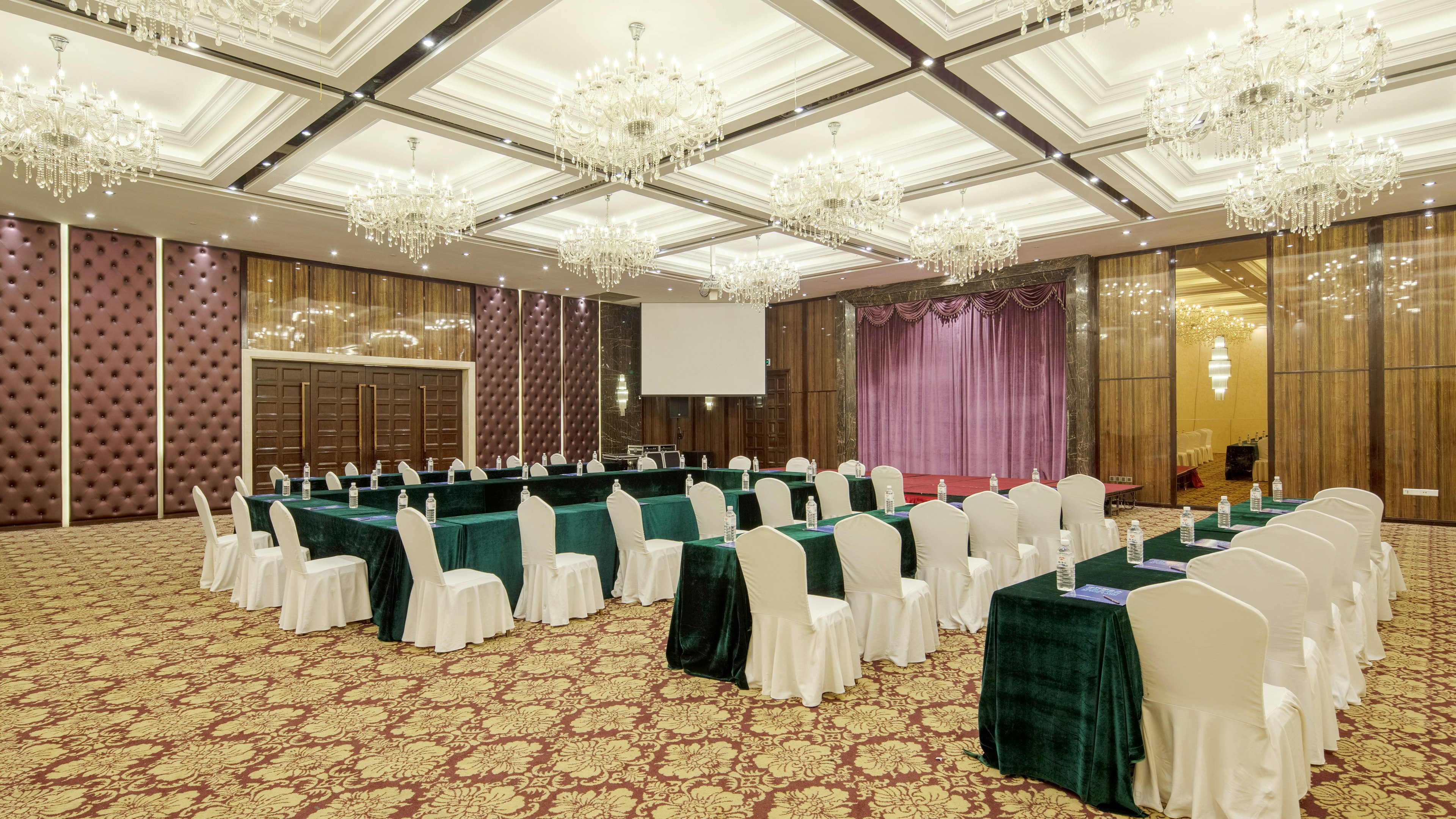 Holiday Inn Express XIAMEN LUSHAN 24/29