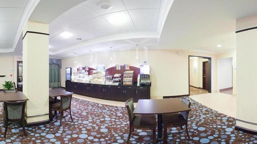 Holiday Inn Express Hotel Suites Lebanon 12/51