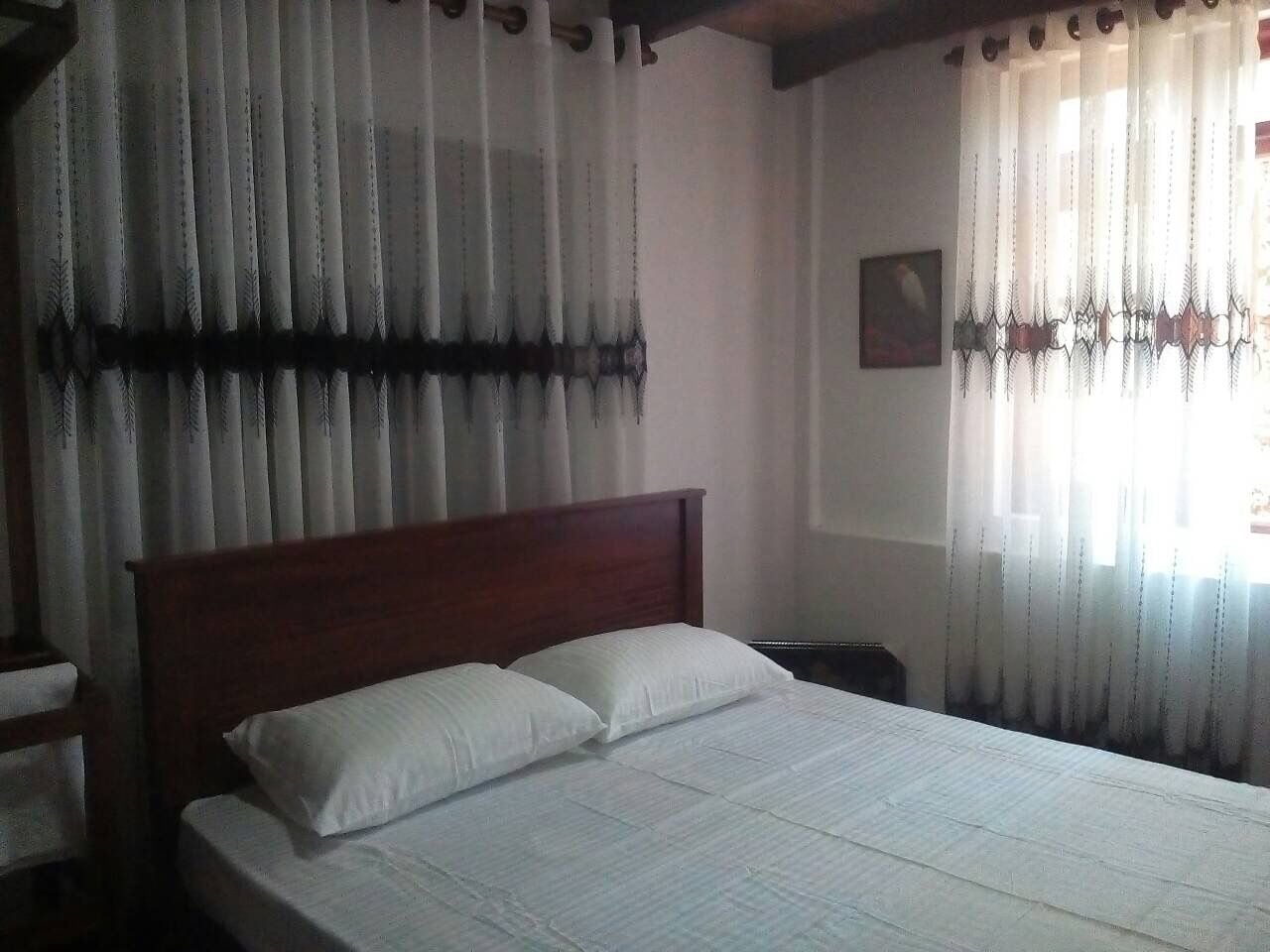 DELUXE, DOUBLE BED
