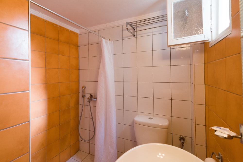 Kamari Blu Boutique Hotel 30/32