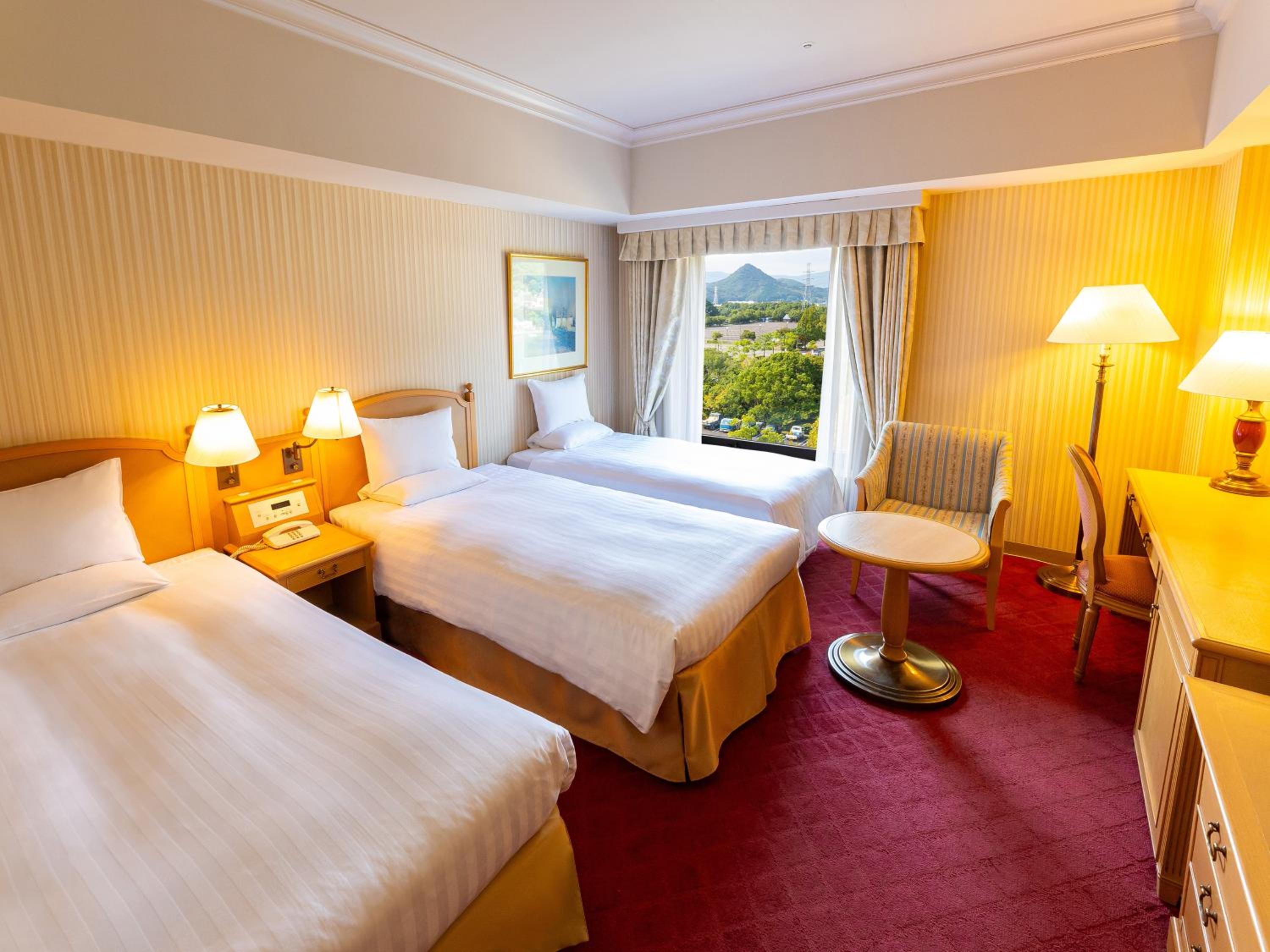 Room, Triple, 3 Beds, Station View