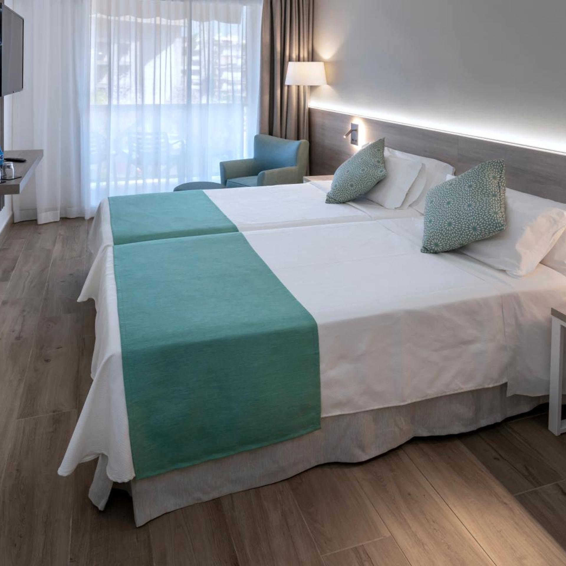 Room, Double Bed, Lateral Side Sea View