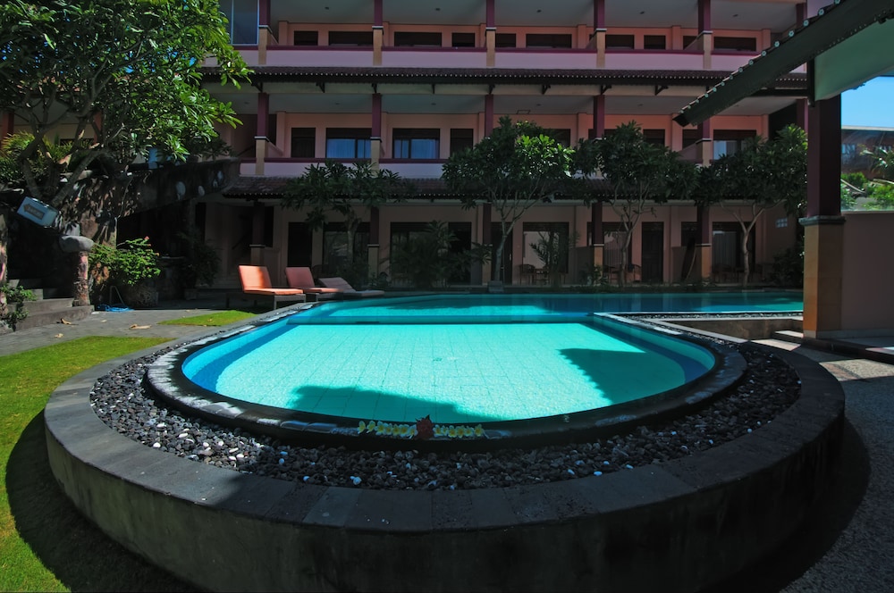 Pesona Beach Inn 44/45