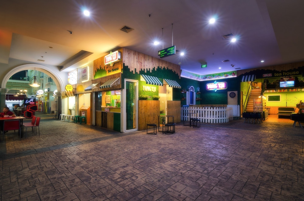 The Square Surabaya 63/68