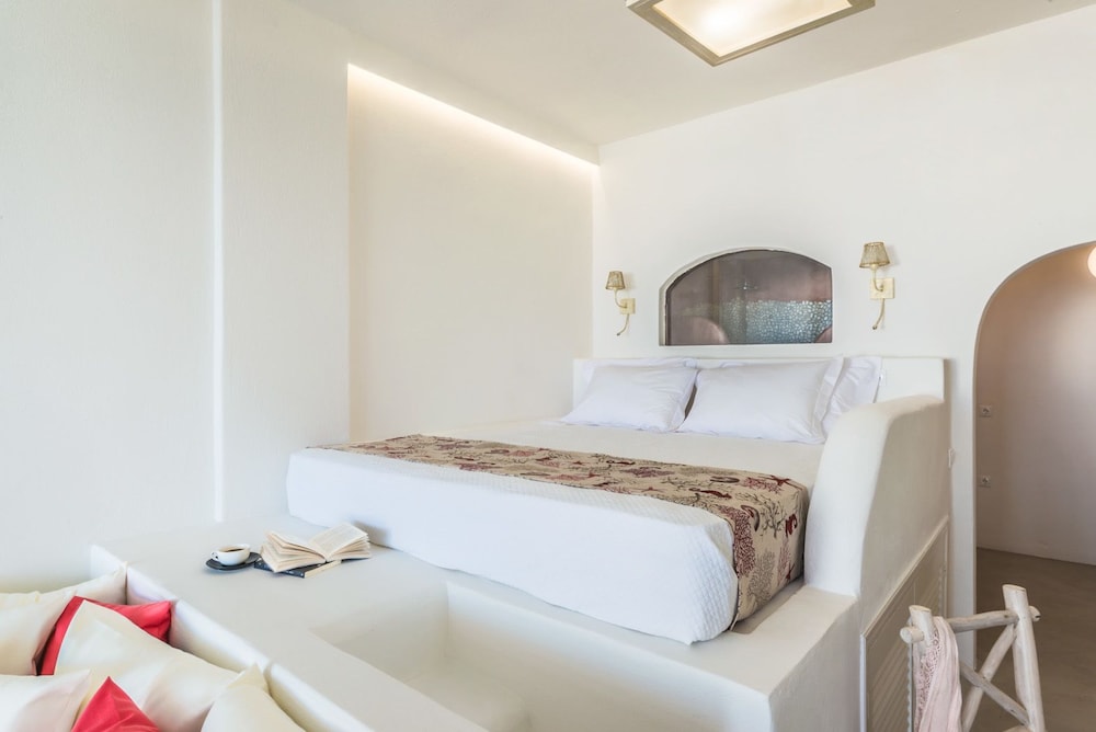 Black Diamond Suites Adults Only 8/50