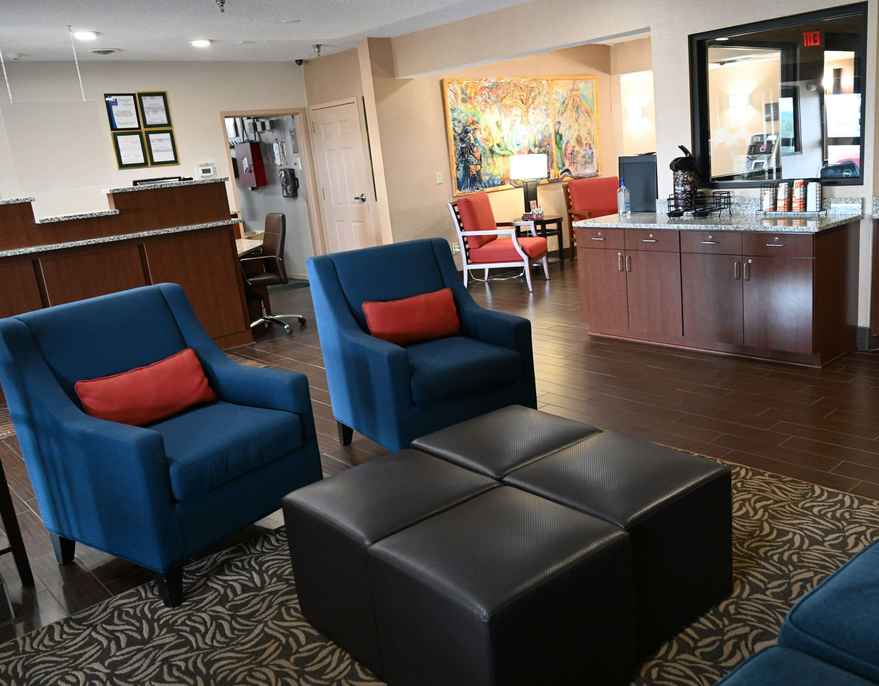 Giles Hotel Inn & Suites 20/31