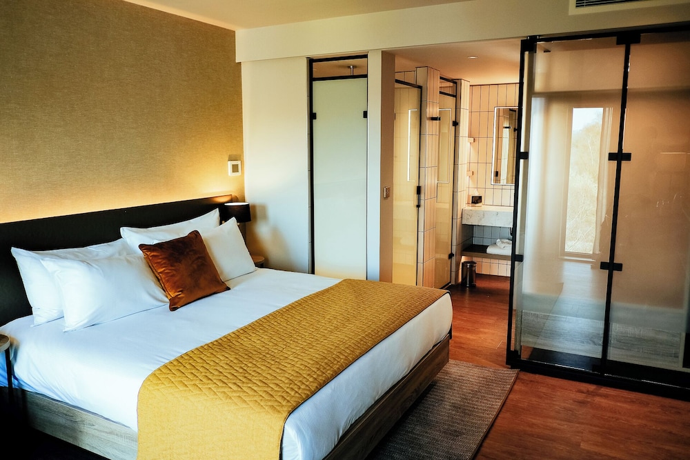 Room, King Bed, Woodland View