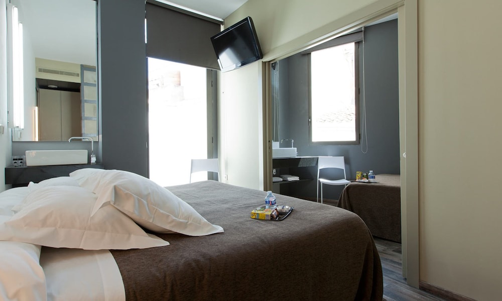 ROOM, TRIPLE