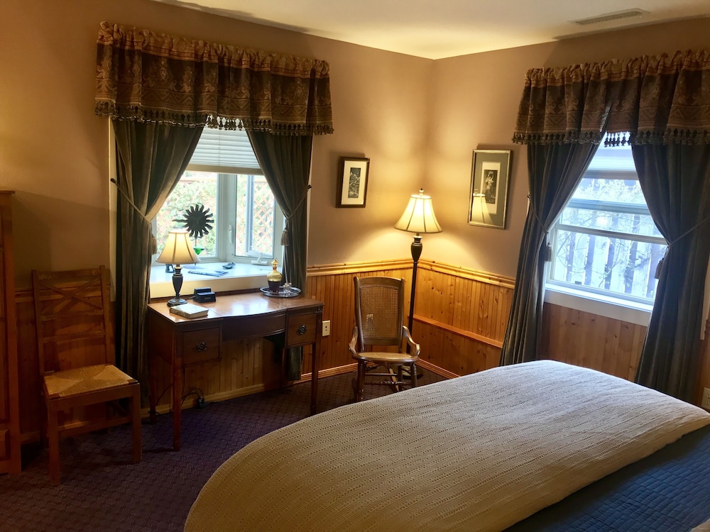 Arden Forest Inn 15/72