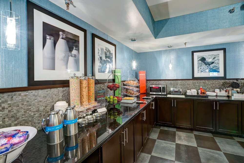 Hampton Inn State College 33/43