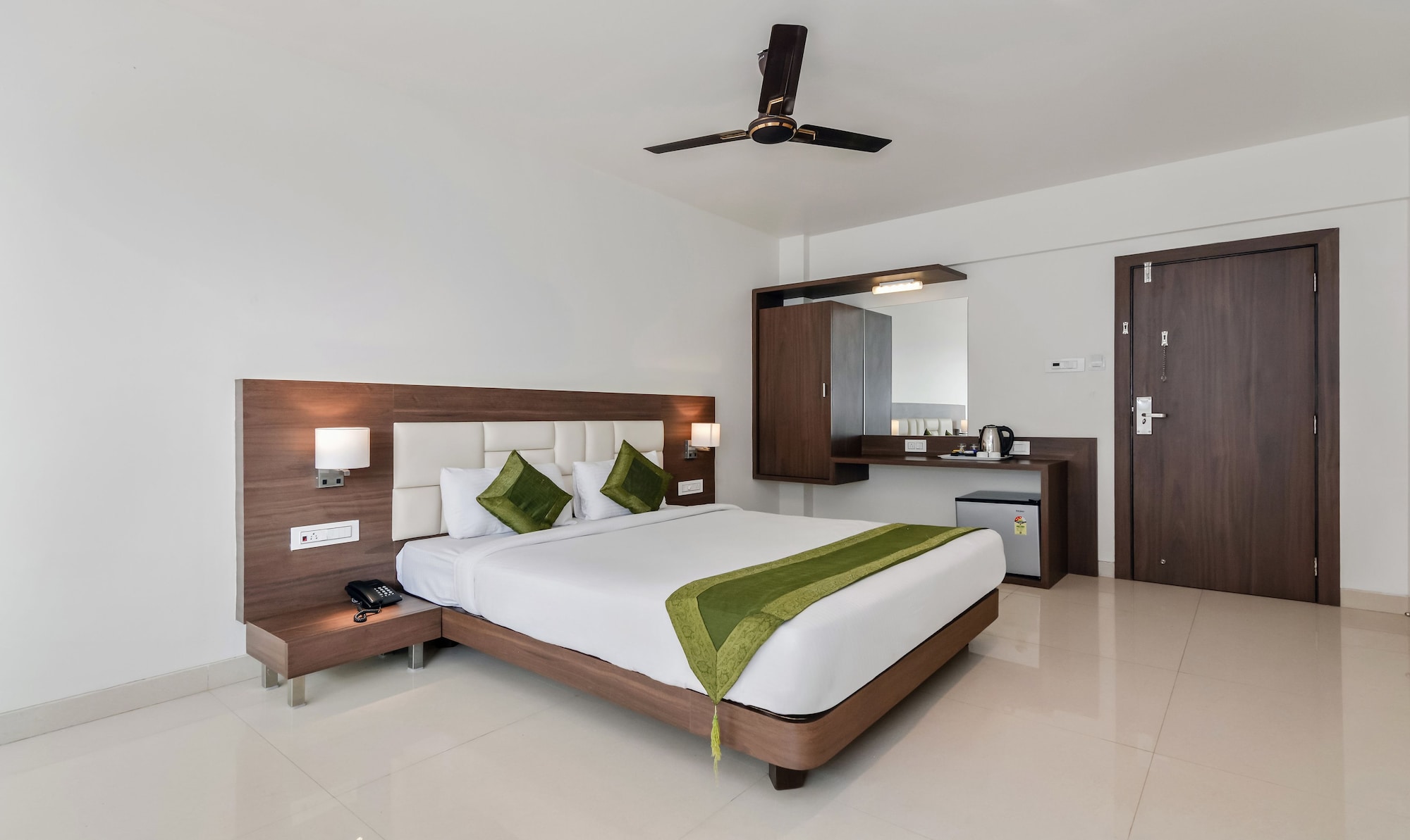 غرفة بريميوم بسرير كوين، Treebo Staycation Holiday 3/7