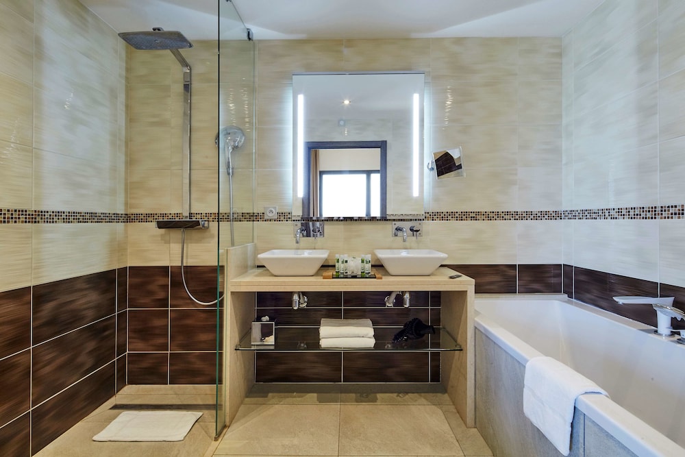 Kyriad Prestige Lyon Est Saint Priest Eurexpo Hotel And Spa 30/72